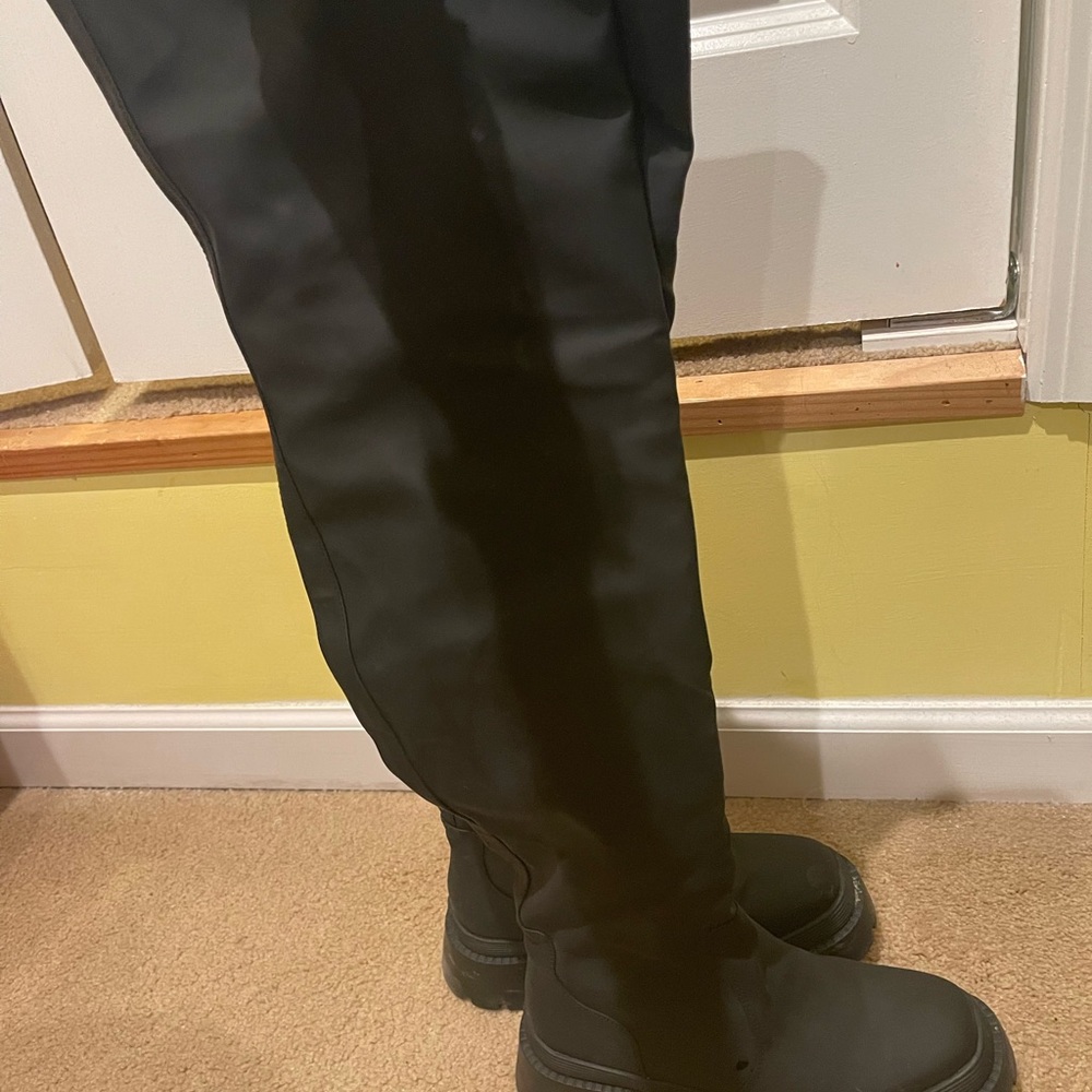 PRETTY LITTLE THING overknee boots